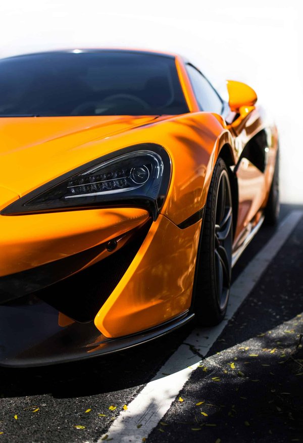 Quels sont les avantages des systèmes de surveillance de la pression des pneus pour les véhicules de course ?